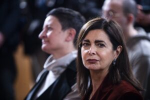 Boldrini & C. agitano le  carte contro il corpo delle donne
