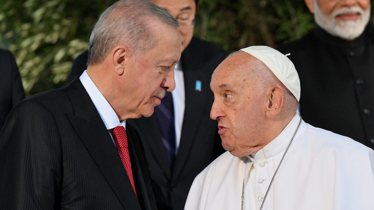Erdogan scuote il Papa sull’Ultima Cena gay