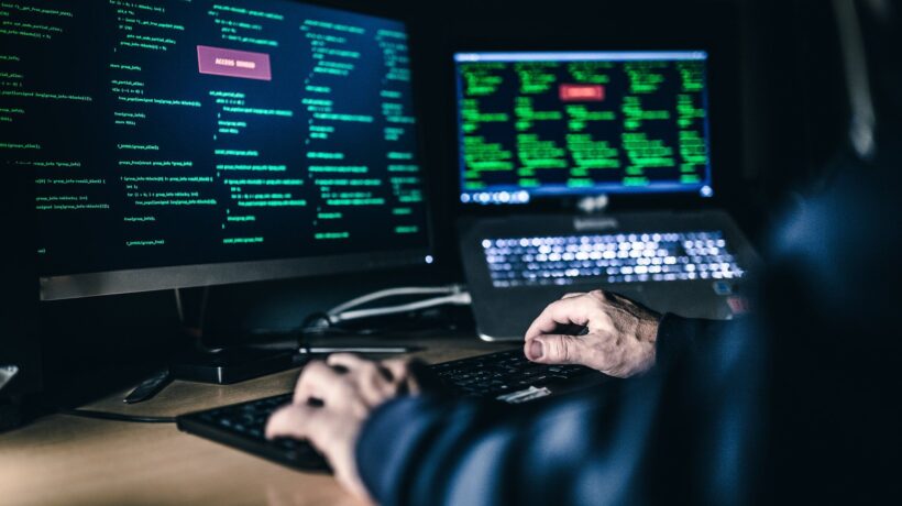 Parigi, hacker bloccano l’agenzia anti hacker
