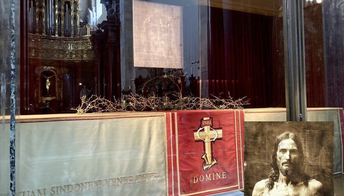 Anche l’Ia «studia» la Sacra Sindone e dà alla luce il (vero) volto di Cristo