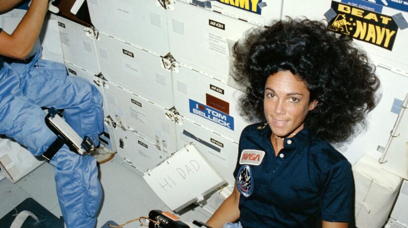 L'astronauta Judith Resnik durante la missione STS-41-D. Morì il 28 gennaio 1986 nel disastro dello Shuttle «Challenger» (Nasa)