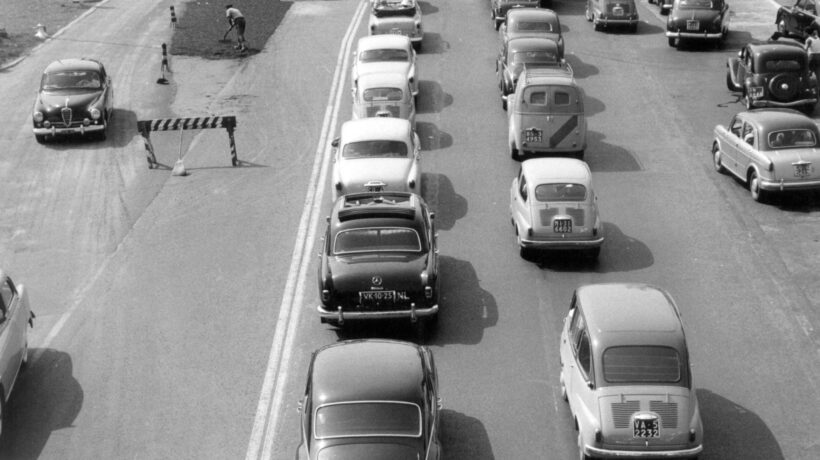 Fine anni Cinquanta: il casello di Como della diramazione Autolaghi, oggi A9 (Getty Images)