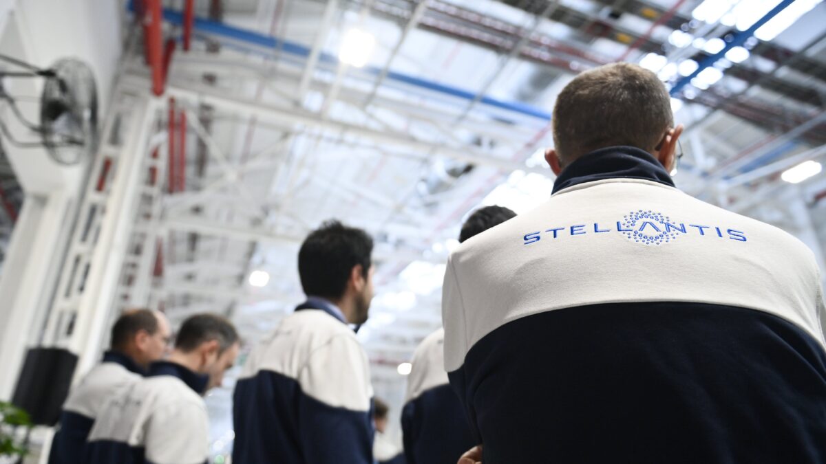 Gli operai «costringono» i sindacati a scioperare contro Stellantis