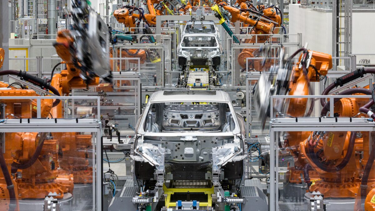 I costruttori di auto in allarme: a rischio 8 stabilimenti in Europa