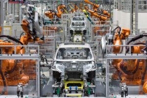 I costruttori di auto in allarme: a rischio 8 stabilimenti in Europa
