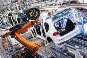 Bagno di sangue alla Volkswagen. «Via ai tagli: chiuderemo fabbriche»