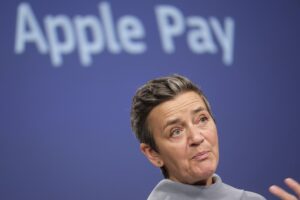 L’eredità avvelenata della Vestager: l’Europa condanna Apple e Google
