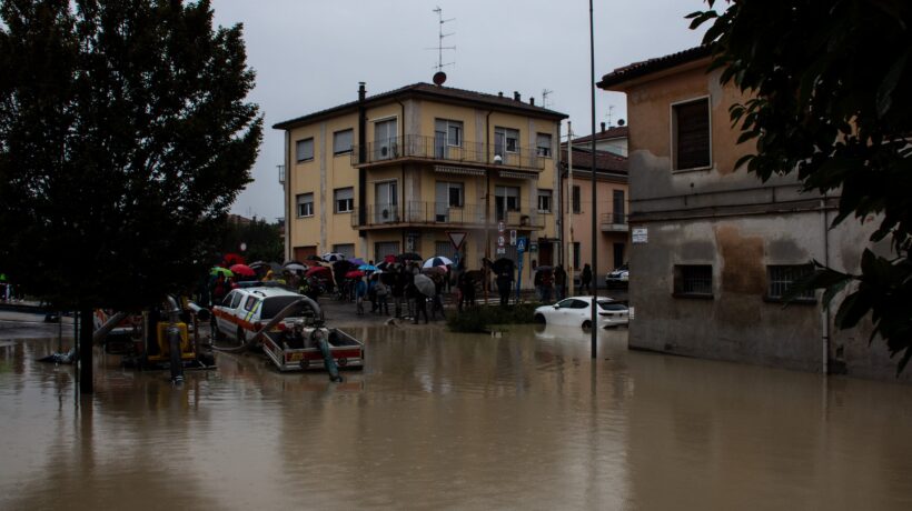 Argini rotti, evacuazioni e dispersi Emilia-Romagna di nuovo alluvionata