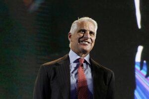 Orcel non rinuncia anzi rilancia su Commerzbank: sale al 21% per arrivare al 29,9%