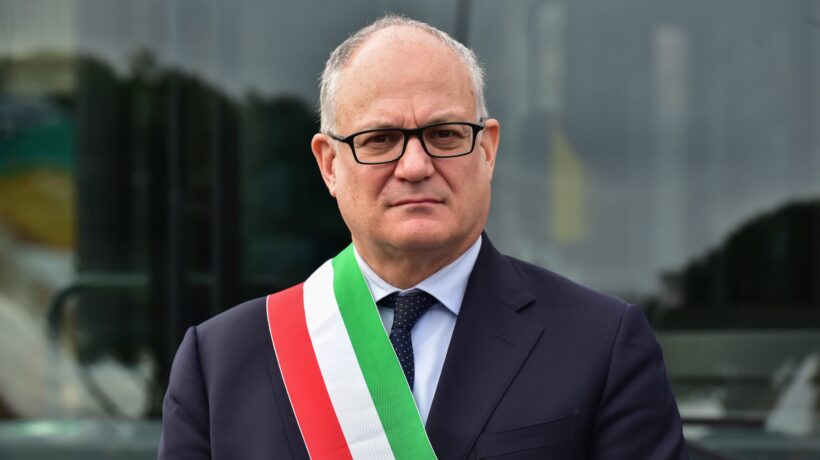 A Roma Gualtieri fa come Trump. Muro contro clochard e stranieri