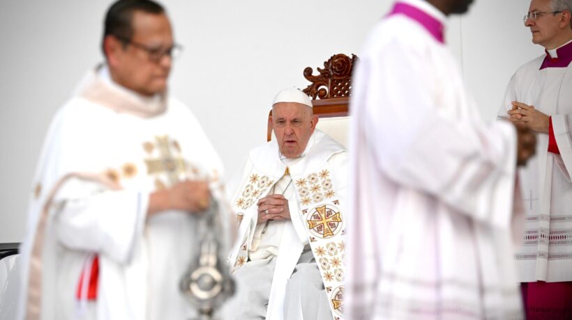 Il Papa in Indonesia pensa al clima e tace sulla libertà di culto negata