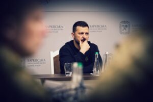 Zelensky perde altri tre ministri. Raid di Mosca fa una strage