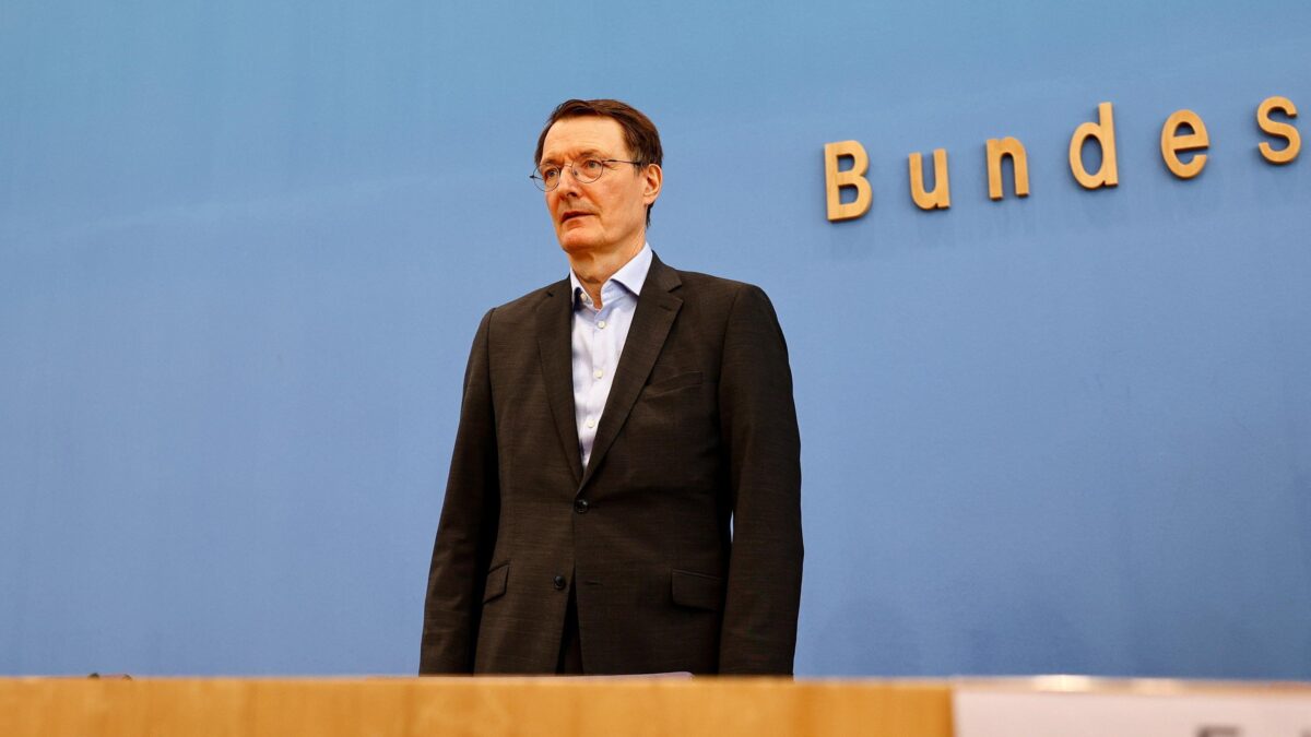 C’è un giudice in Germania. «L’obbligo di vaccinazione violava i diritti fondamentali»