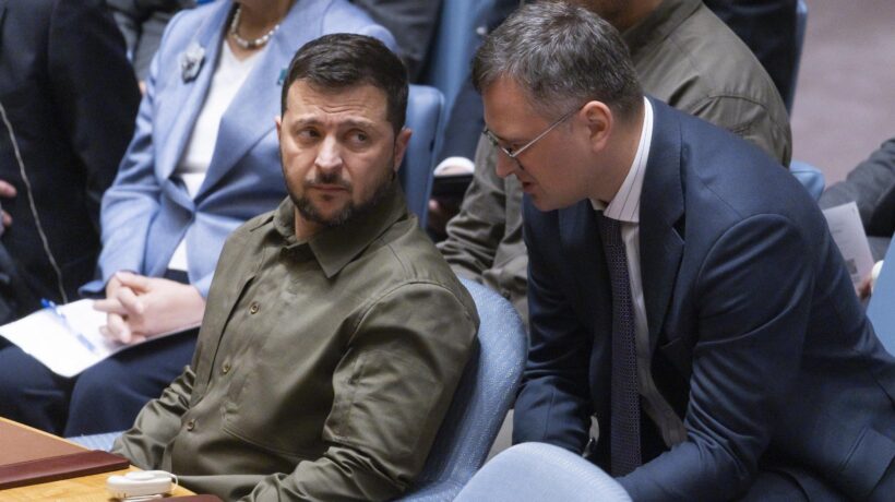 Via Kuleba, ora Zelensky è solo al comando