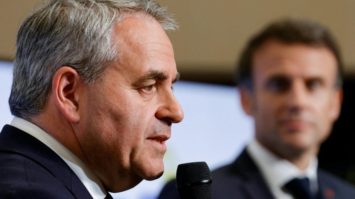 Il nuovo premier? «Oui», anzi no. Macron si contraddice da solo