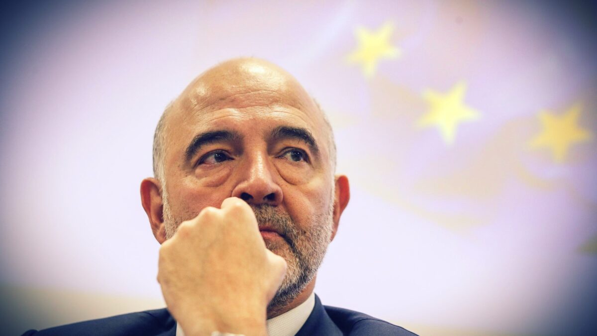 Parigi spende, Berlino fa i muri. L’Europa alle prese con la realtà