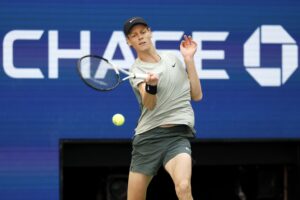 L’antidoping costringe Sinner a un altro set
