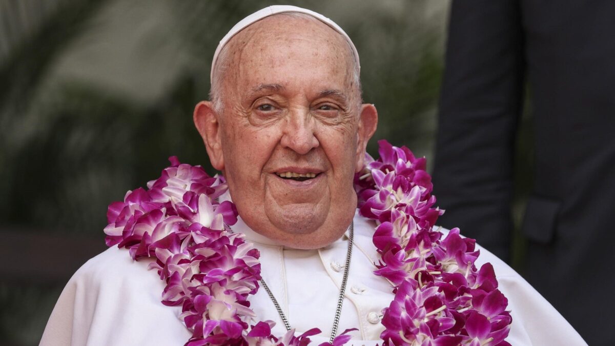 Frase choc di Francesco sul dialogo: «Le religioni sono tutte uguali»