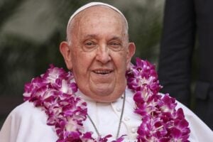 Frase choc di Francesco sul dialogo: «Le religioni sono tutte uguali»