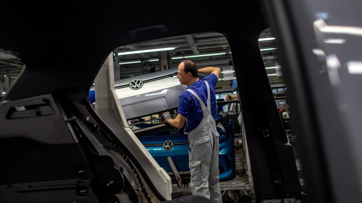 Dramma sociale alla Volkswagen: pronti oltre 15.000 licenziamenti