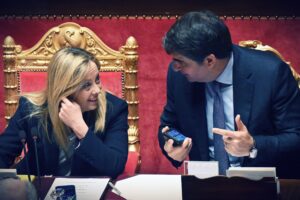 Schlein resta muta sulla figuraccia e manda avanti le seconde linee dem