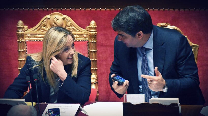 Schlein resta muta sulla figuraccia e manda avanti le seconde linee dem