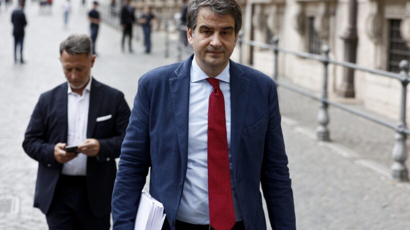 Il governo prova a evitare il rimpasto per il dopo Fitto. Spacchettamento in vista