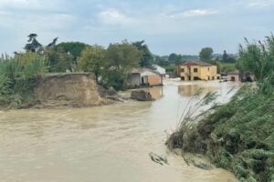 Così han spostato  i soldi per il fiume esondato