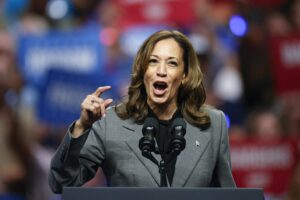 Kamala va solo nelle tv «amiche». Intanto Biden fa gaffe pure con Modi