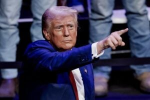 Auto dalla Germania? Dazi al 200%. Trump vuole le fabbriche negli Usa