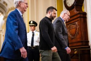Biden snobba il piano di Zelensky ma lo rimanda a Kiev con 8 miliardi