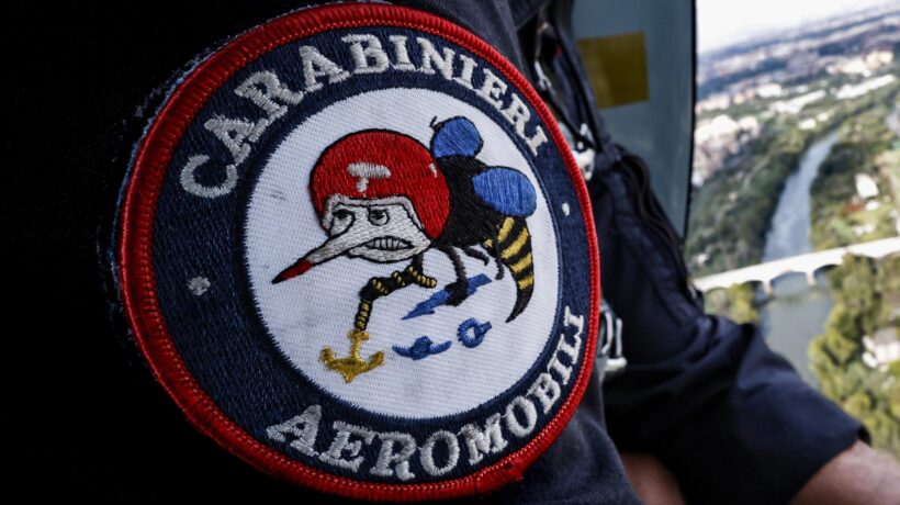 Lo stemma del Reparto Aeromobili dei Carabinieri (Ansa)