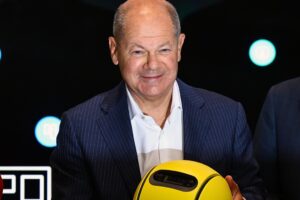 Cancelliere nel baratro. Flop produzione (-2,4%) e consumi fermi al palo