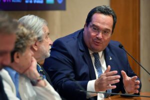 Durigon: «Sgravi da 5 miliardi per chi fa figli. L’assegno minimo su fino a 650 euro»