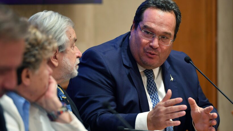 Durigon: «Sgravi da 5 miliardi per chi fa figli. L’assegno minimo su fino a 650 euro»