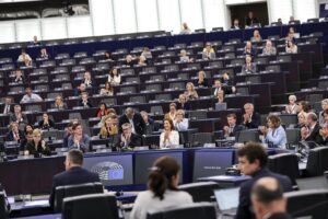 L’Ue va alla guerra, sinistra  spaccata in tre