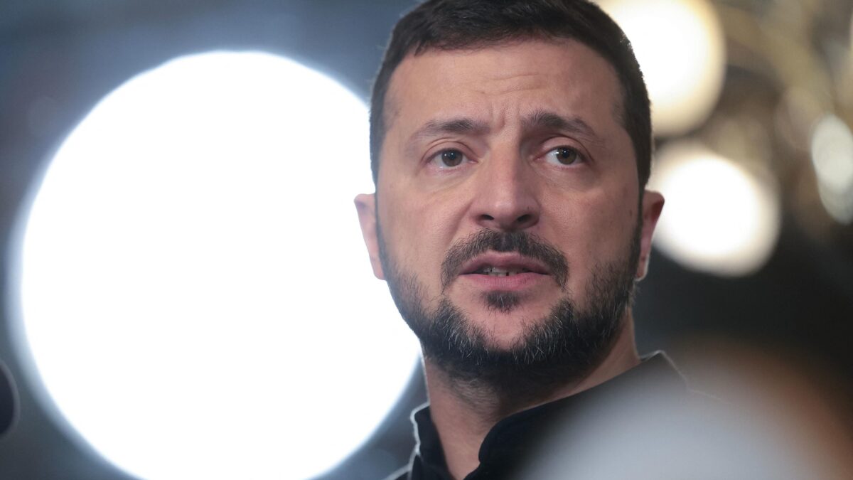 Zelensky racconta favole: la vittoria è impossibile