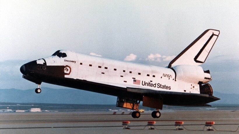 Lo Shuttle «Discovery» atterra presso la Edwards Air Force Base in California la mattina del 5 settembre 1984 (Nasa)