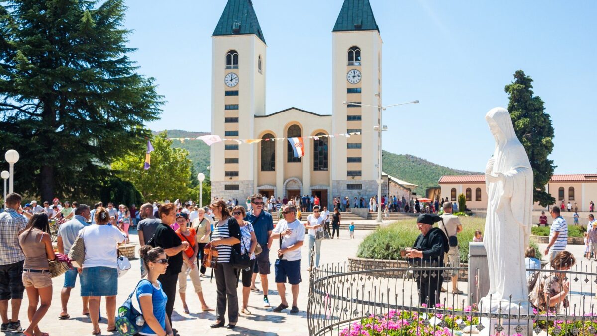 Francesco «sdogana» Medjugorje. Riconosciuti i suoi frutti spirituali