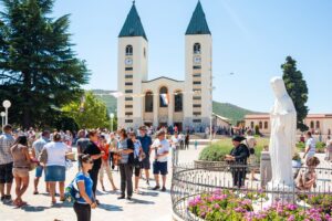 Francesco «sdogana» Medjugorje. Riconosciuti i suoi frutti spirituali
