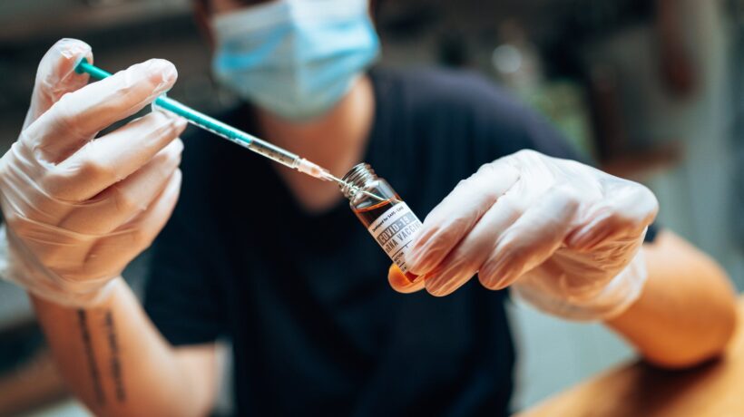 Il vero no vax è chi ha spacciato farmaci inefficaci per vaccini sicuri