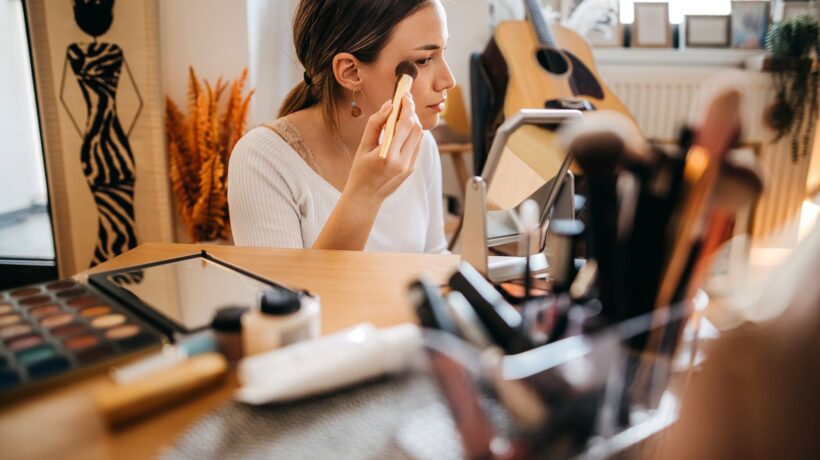 L’abuso di cosmetici crea donne manipolabili