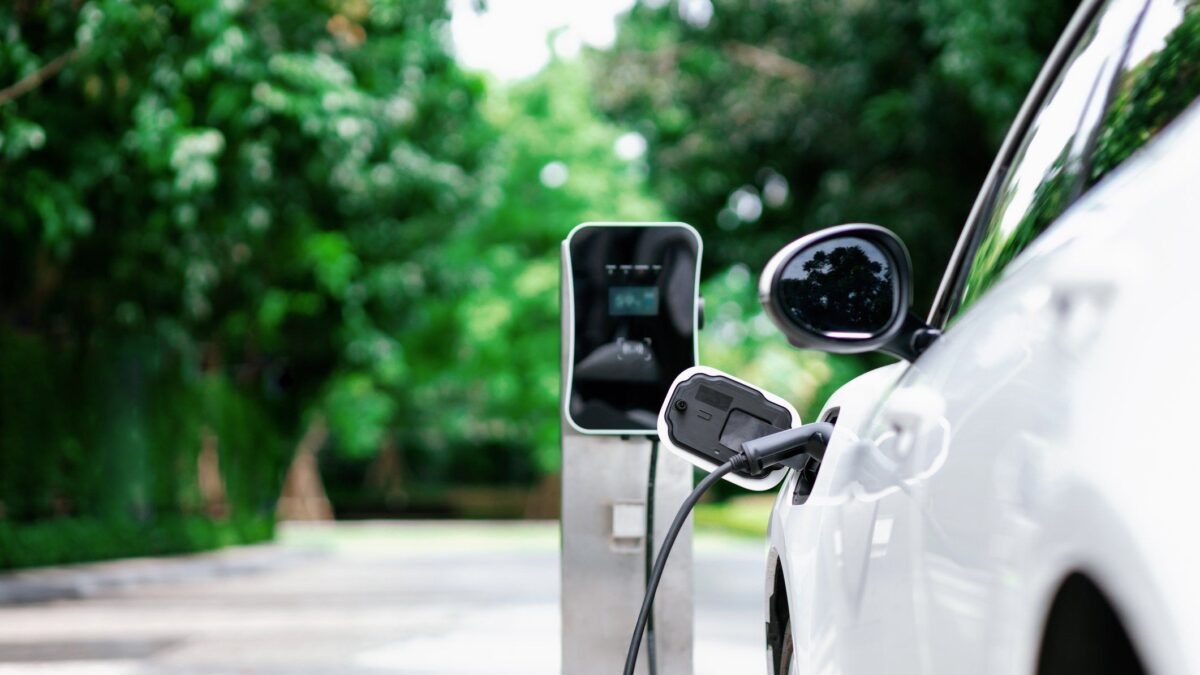 Crescono i dubbi sull’auto elettrica. A rischio gli obiettivi del Green deal