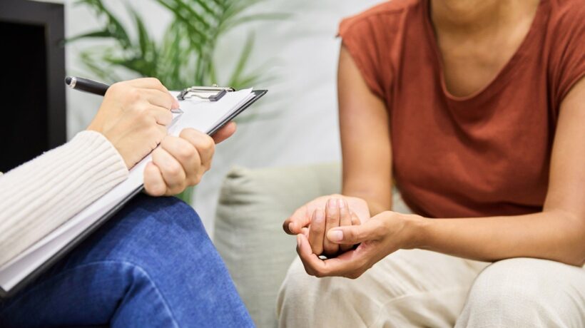Gli psicologi si azzuffano sul Covid: «L’Ordine ha scordato i suoi doveri»