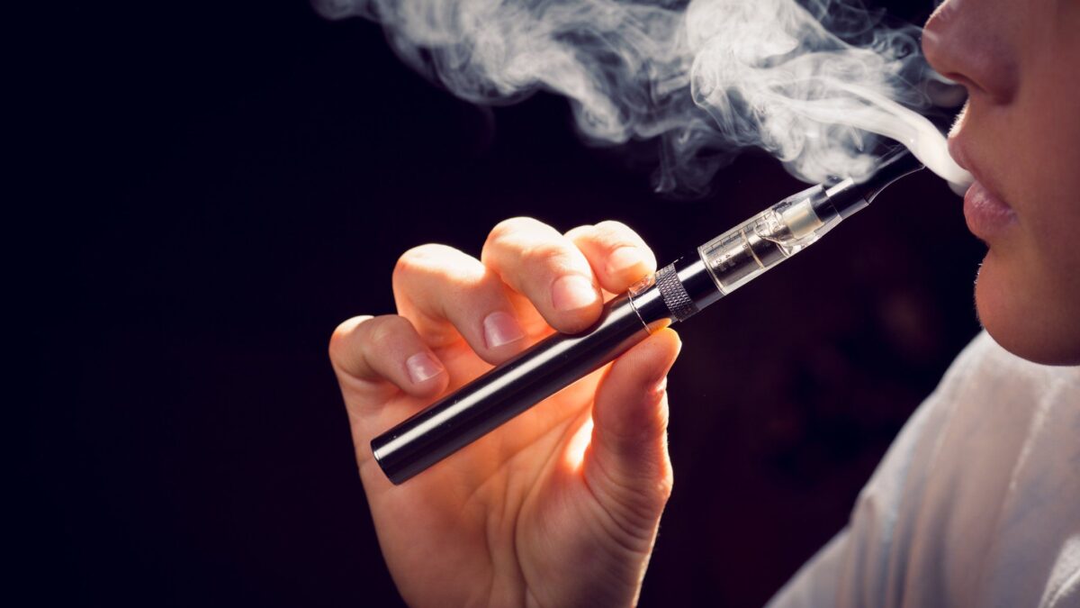 L’«Unione etica» vuole lo stop del fumo all’aperto per tutti i Paesi
