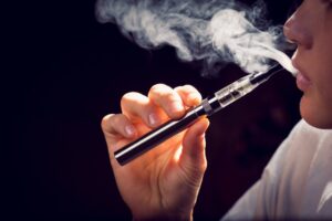 L’«Unione etica» vuole lo stop del fumo all’aperto per tutti i Paesi