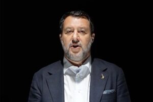 Siamo tutti Salvini. Difendiamo i confini