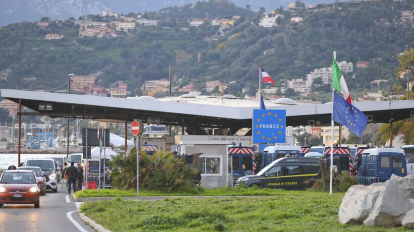 Colpita rete di trafficanti di uomini. Forniva passaporti e auto à la carte