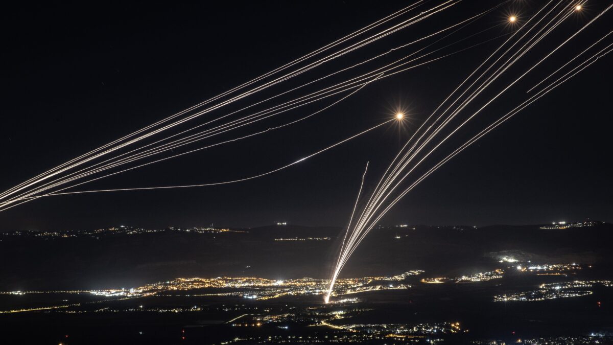 Israele regge all’attacco massiccio. E adesso minaccia di colpire l’Iran