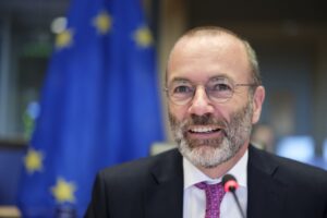 Si riforma l’asse fra Ppe ed Ecr per mettere il freno all’auto elettrica